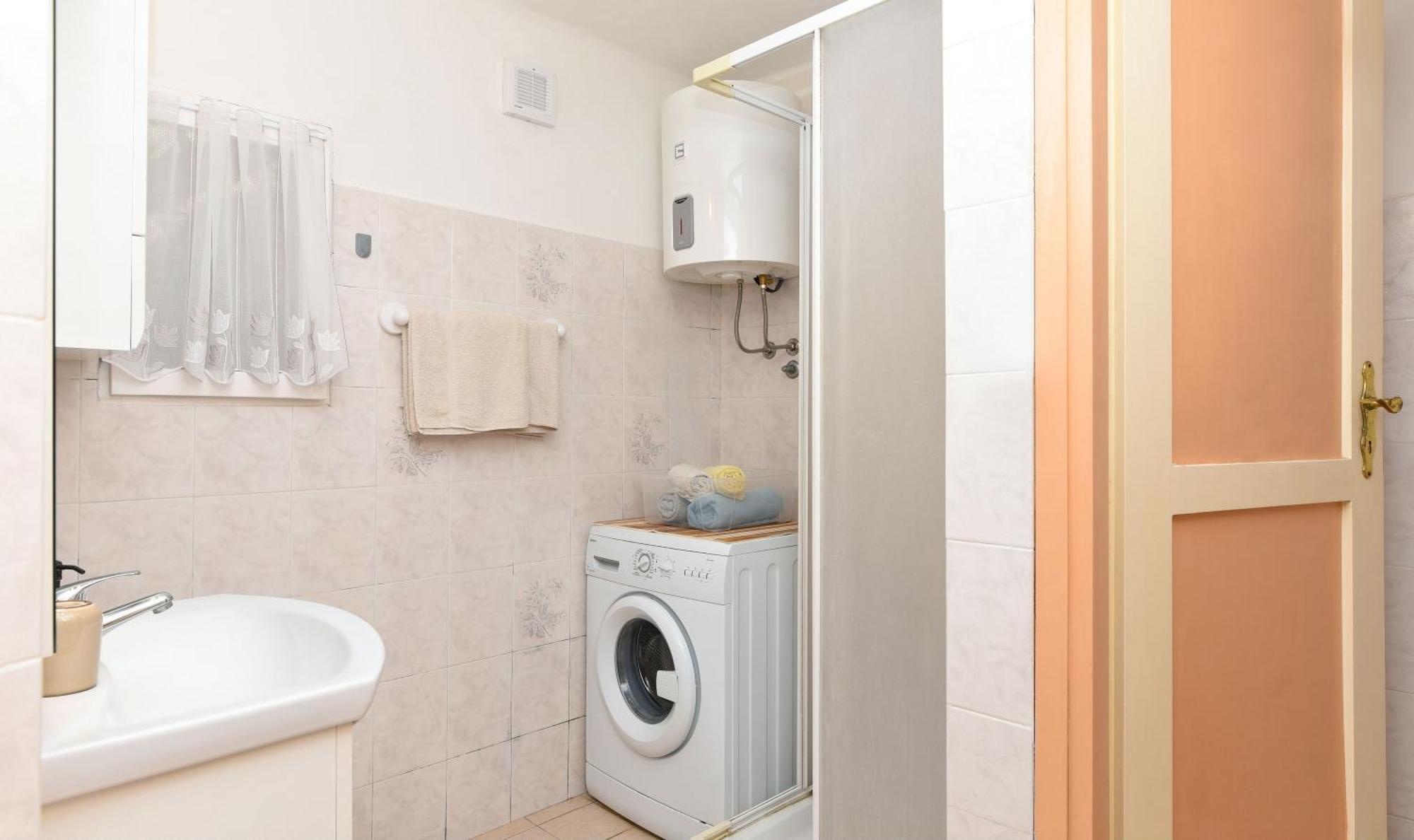 Apartmani Zupanic Koromačno Exterior foto